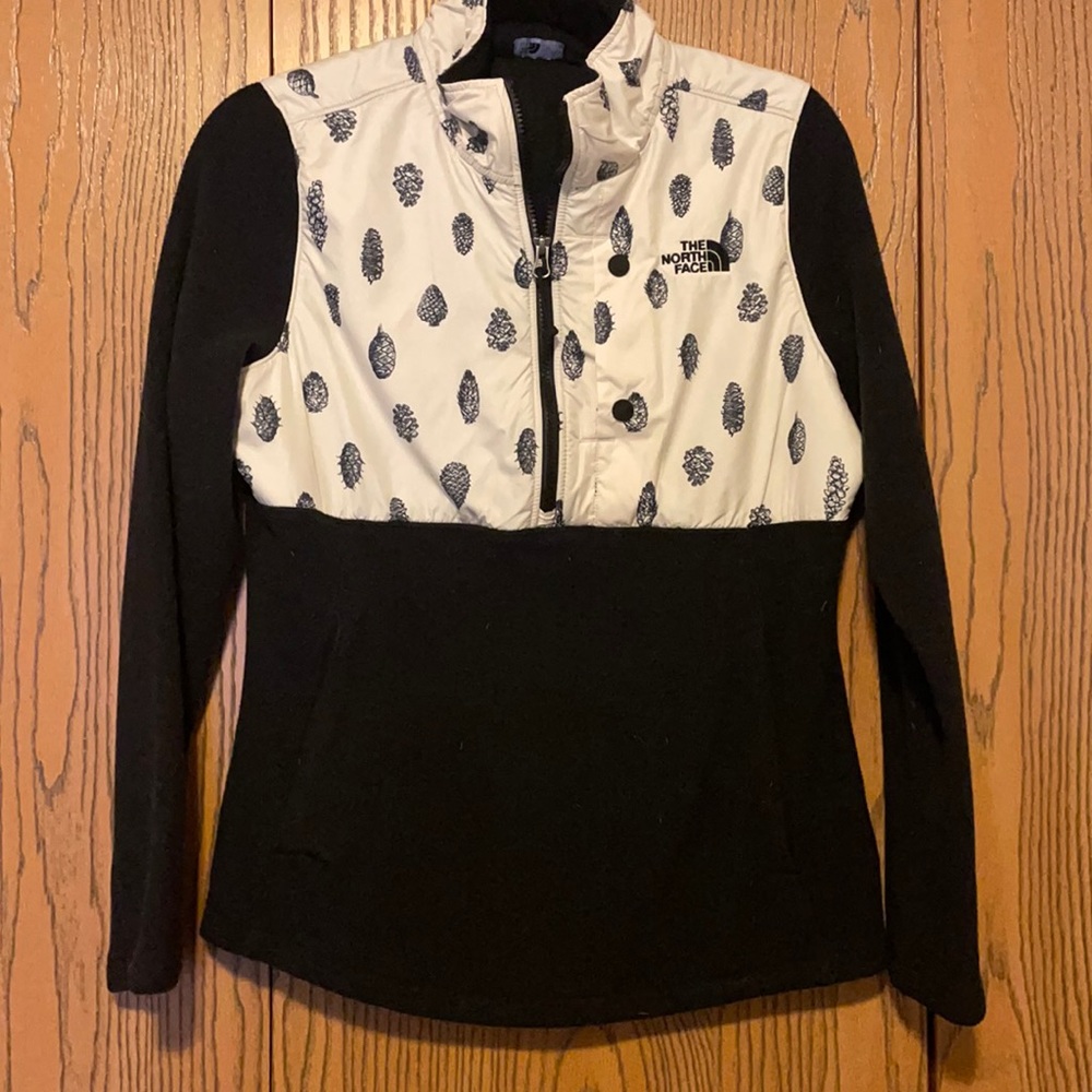 The North Face fleece, pinecone detail
